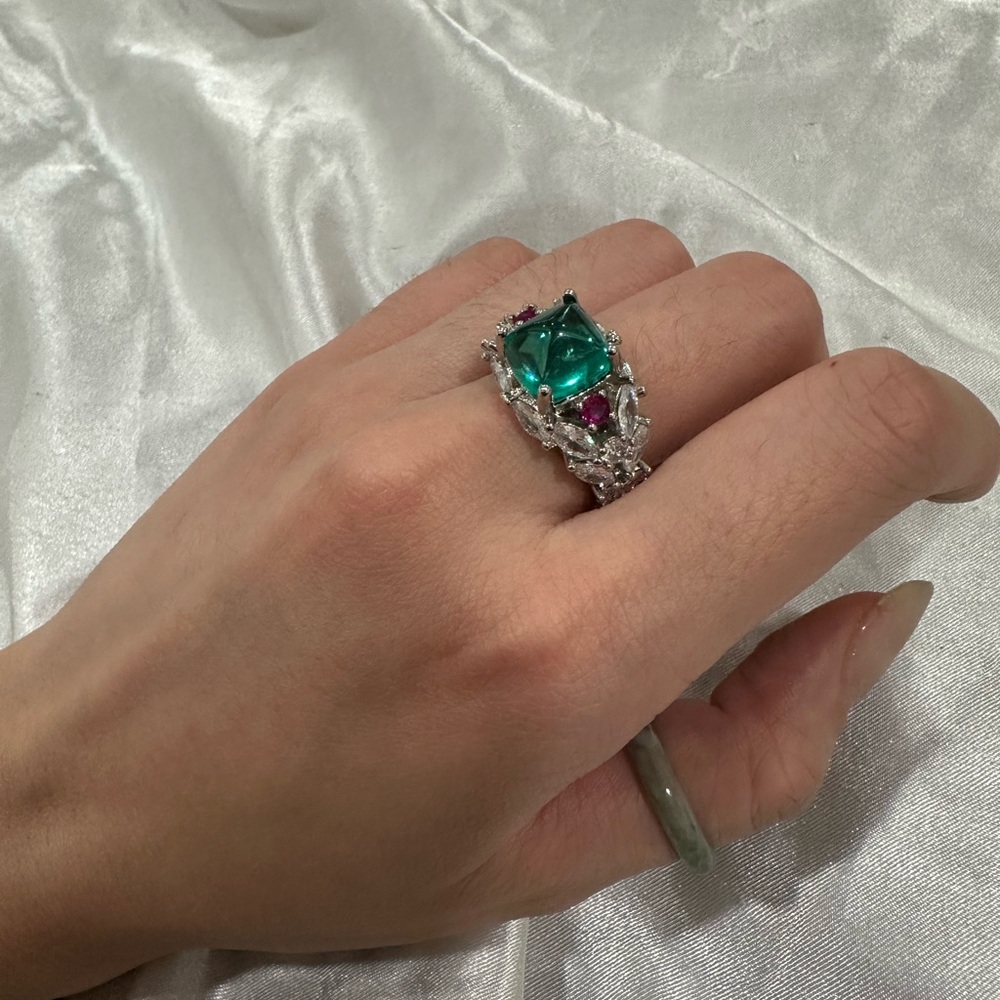 Tantara stone ring